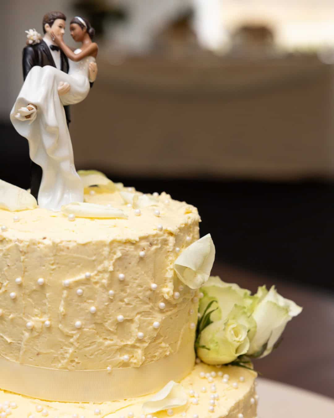 Almost too pretty to cut.

#weddingsateynesbury #eynesburyweddings #destinationeynesbury #eynesbury #eynesburyhomestead #weddingcake #weddingdetails #weddinginspiration